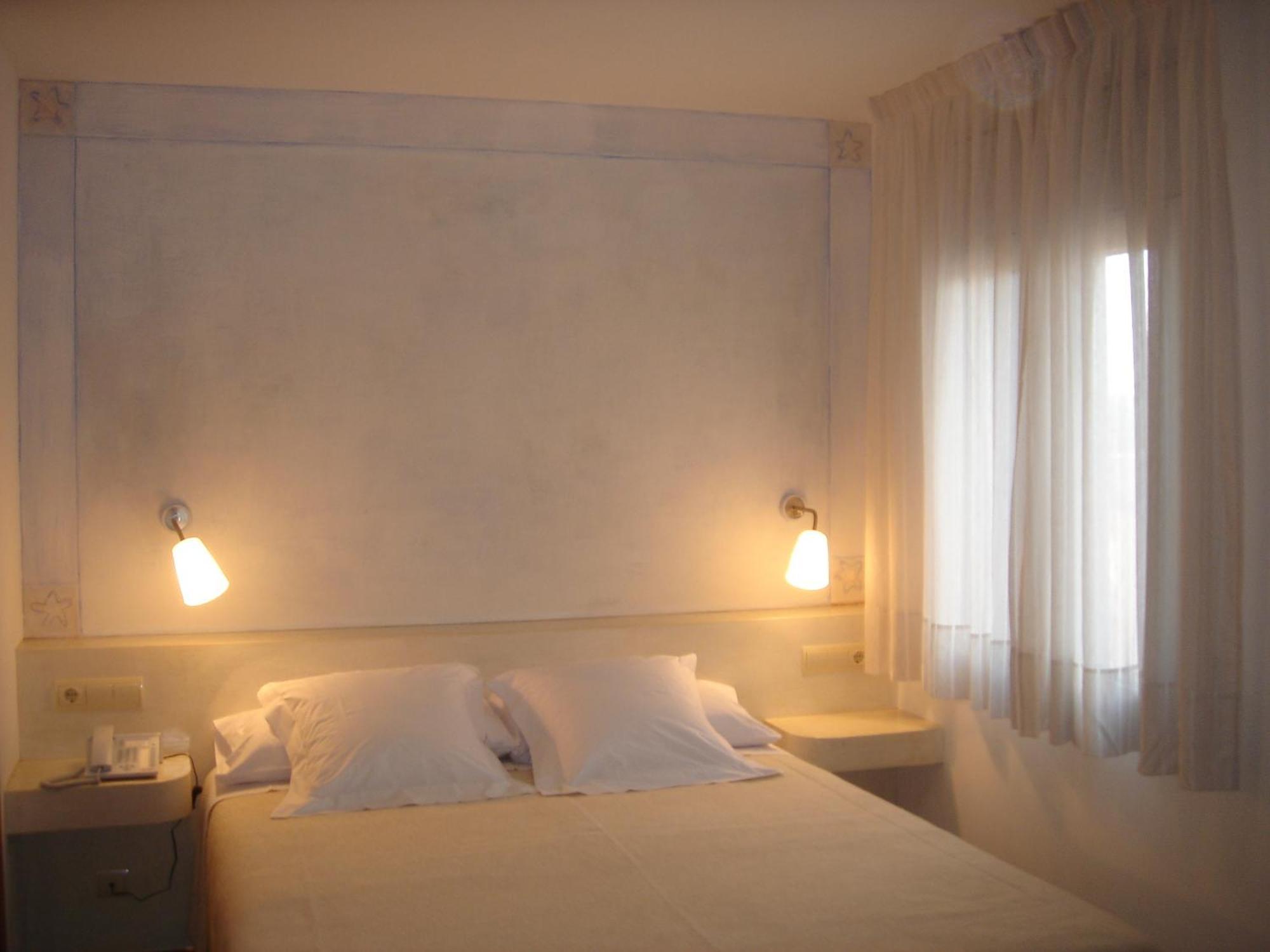 Hotel Carmen Росас Экстерьер фото