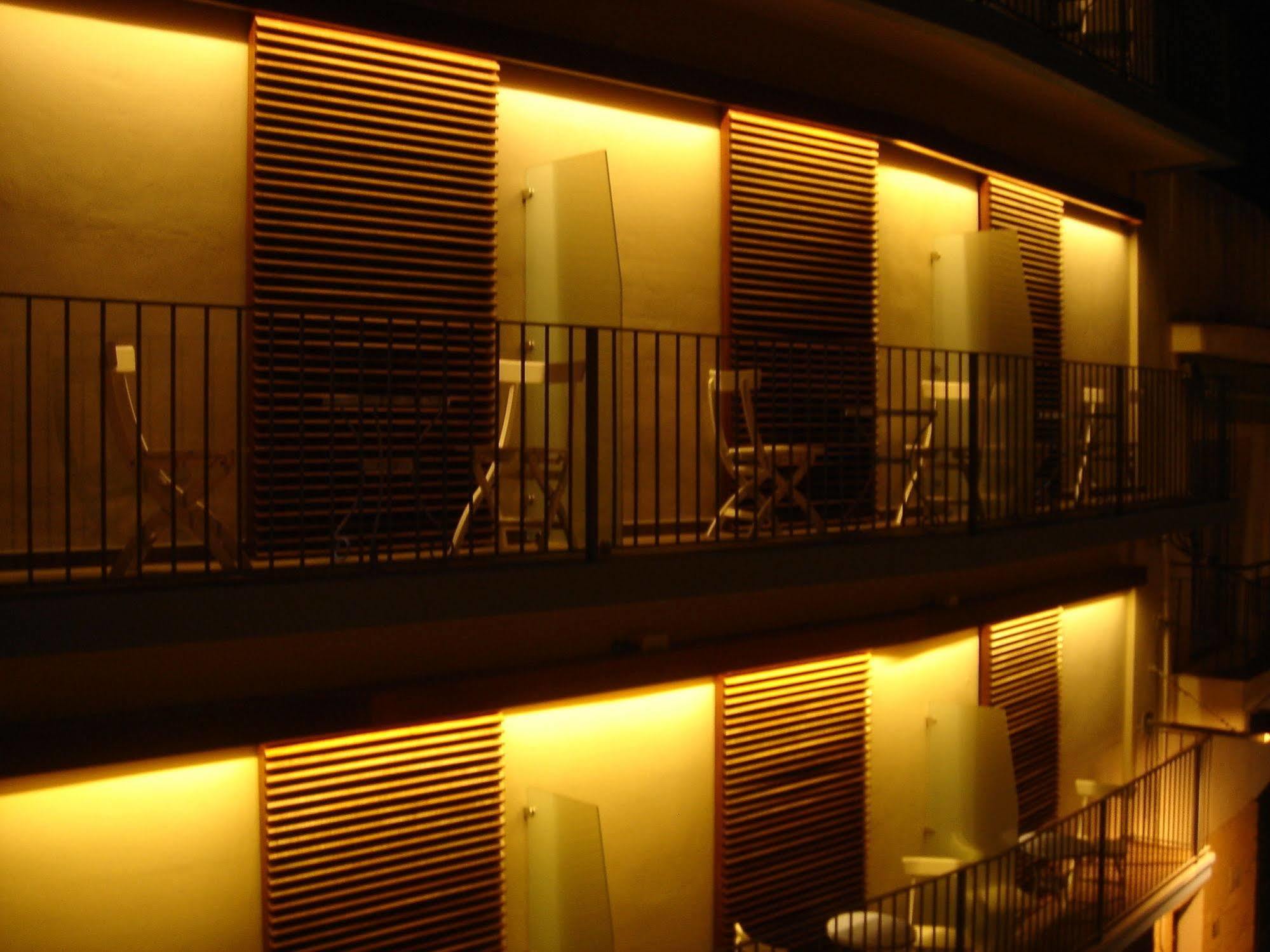 Hotel Carmen Росас Экстерьер фото