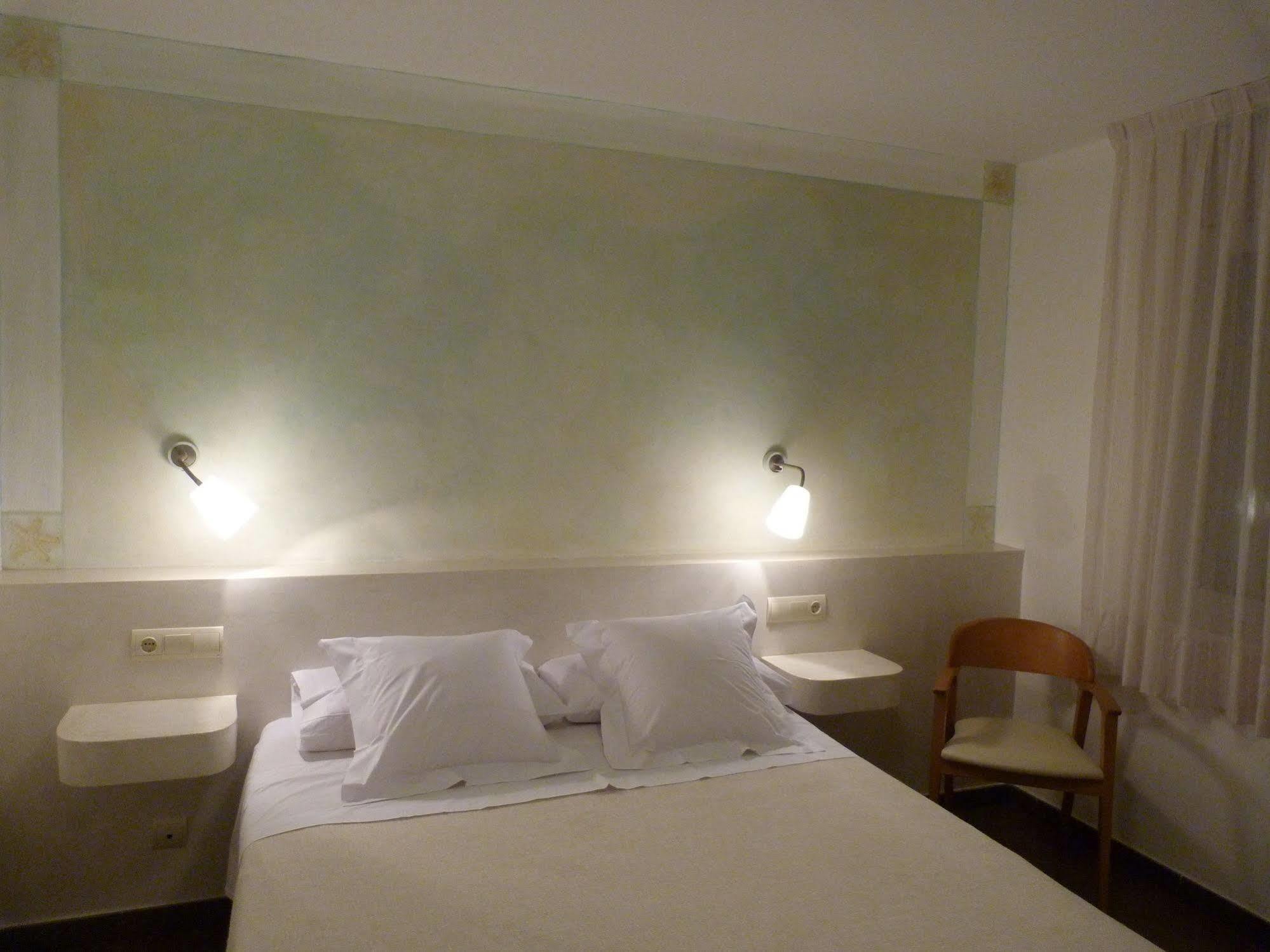 Hotel Carmen Росас Экстерьер фото